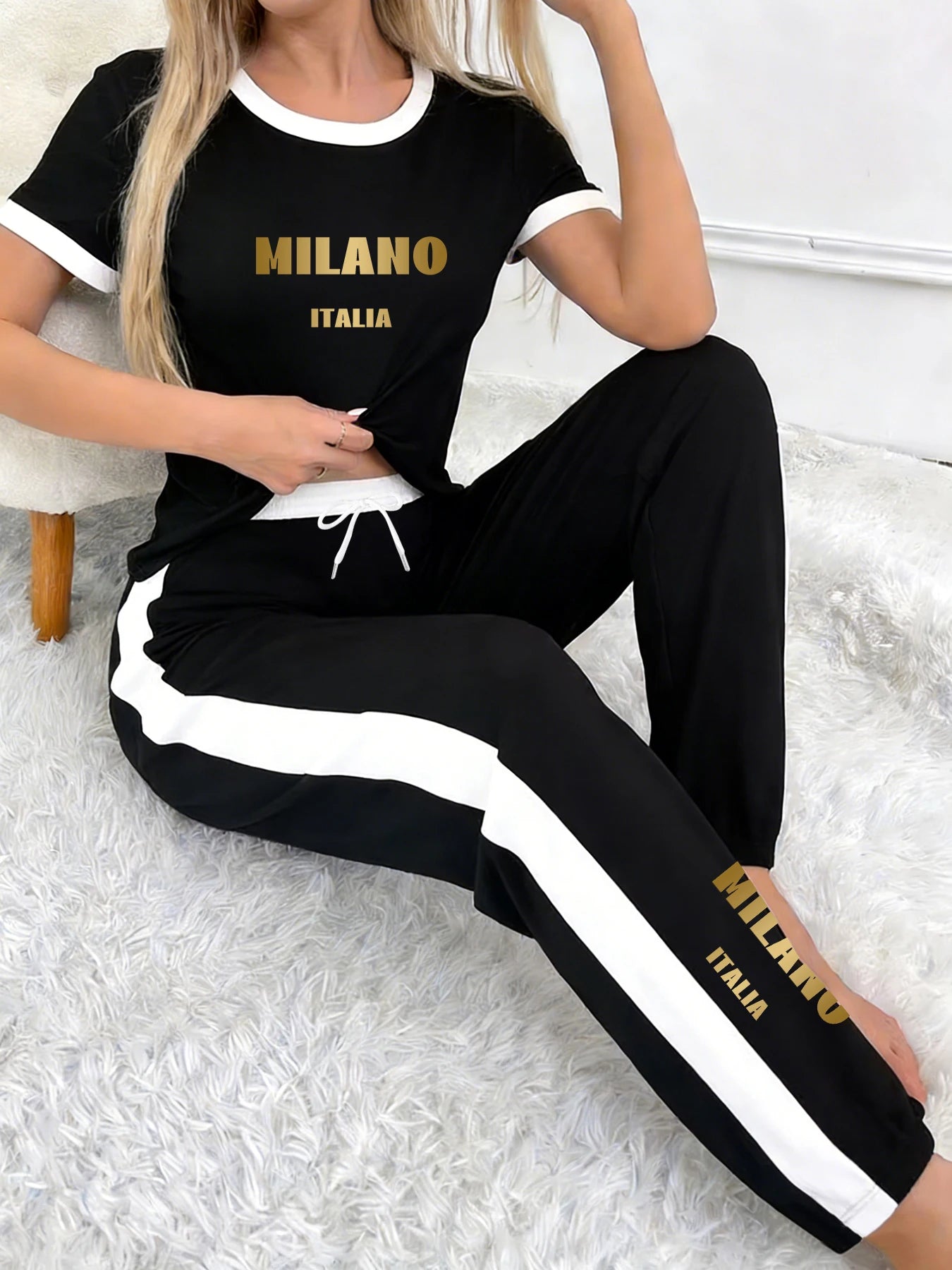 Personalized Prints, Contrasting Color Designs, Women's Suits, Short-Sleeved Tops and Pants for Spring and Summer, Casual Sports Two-Piece Outfits for Women, Suitable for Daily Commuting, Street Strolls, and Campus Outings, W